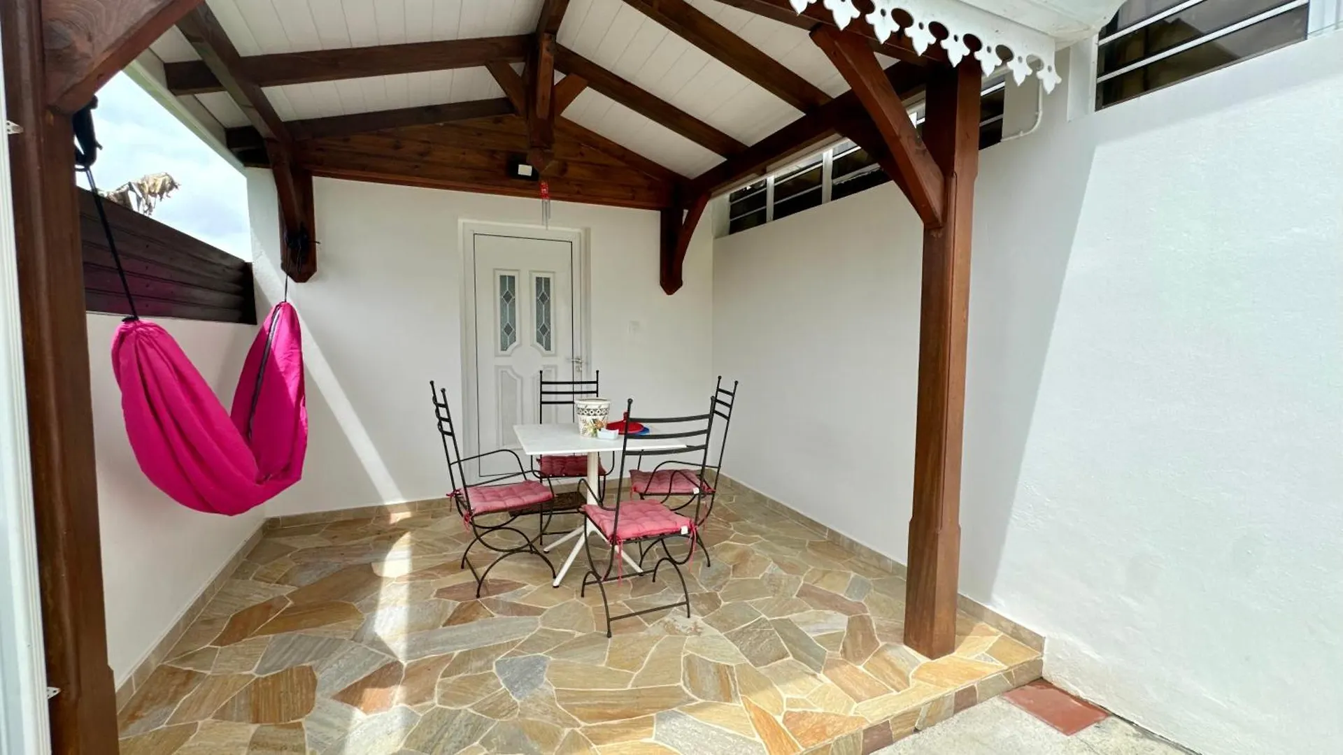 Cottage Palmier Rouge 라 트리니테 펜션